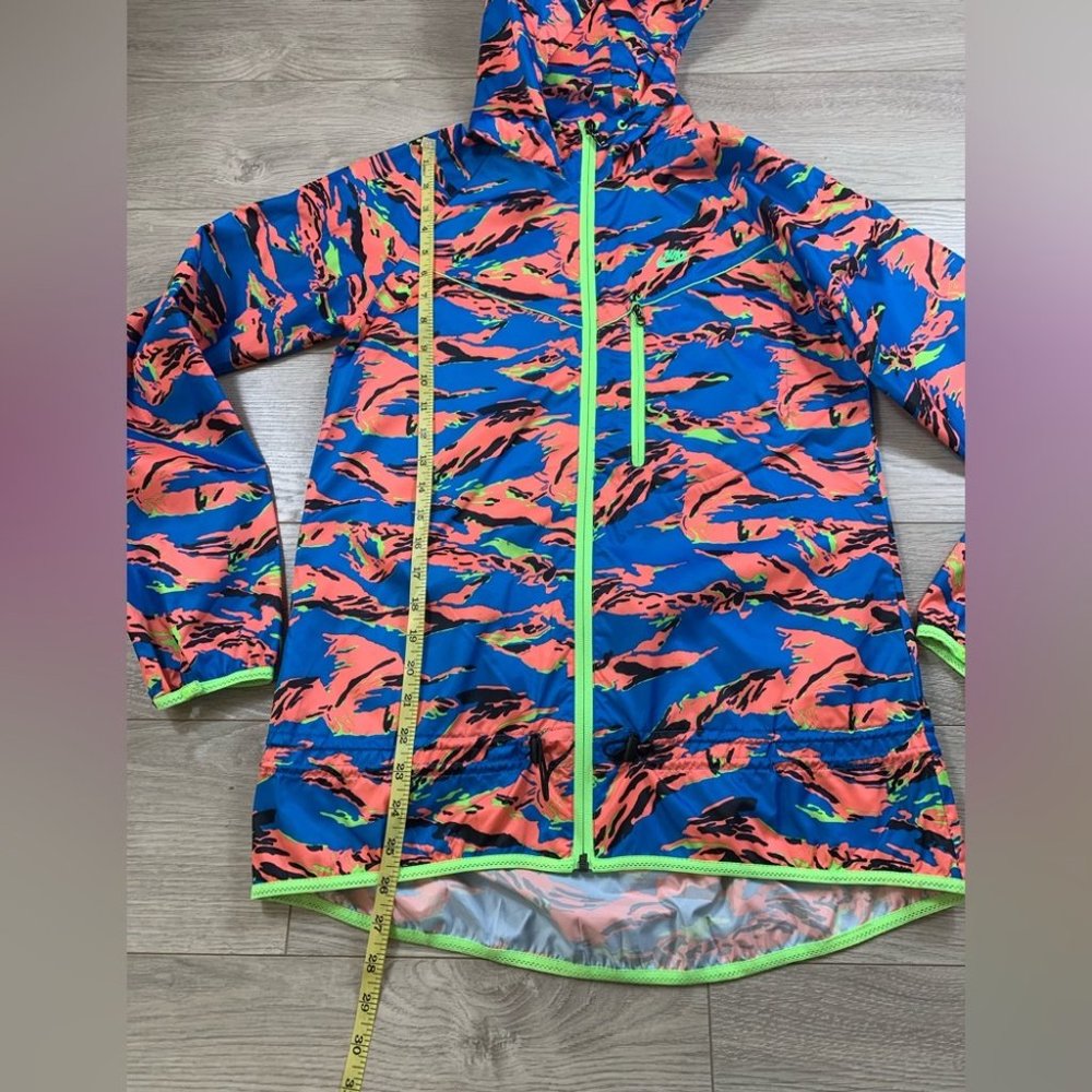 Nike Women's Packable Camouflage Trail Running Jacket - Picture 11 of 13